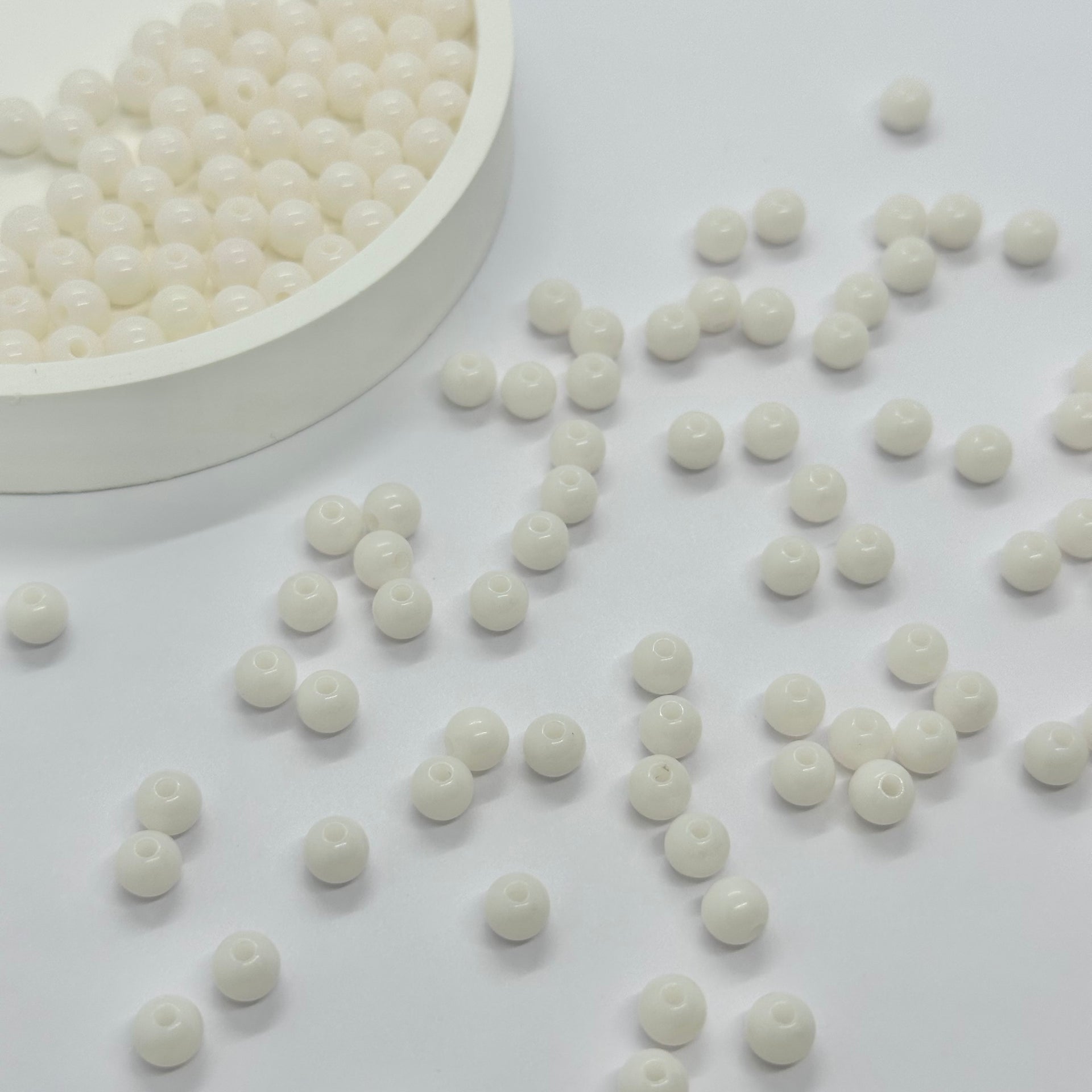 Perles acryliques : Boules pastel de 6 mm (transparentes) Perles acryliques : Boules pastel de 6 mm (transparentes)