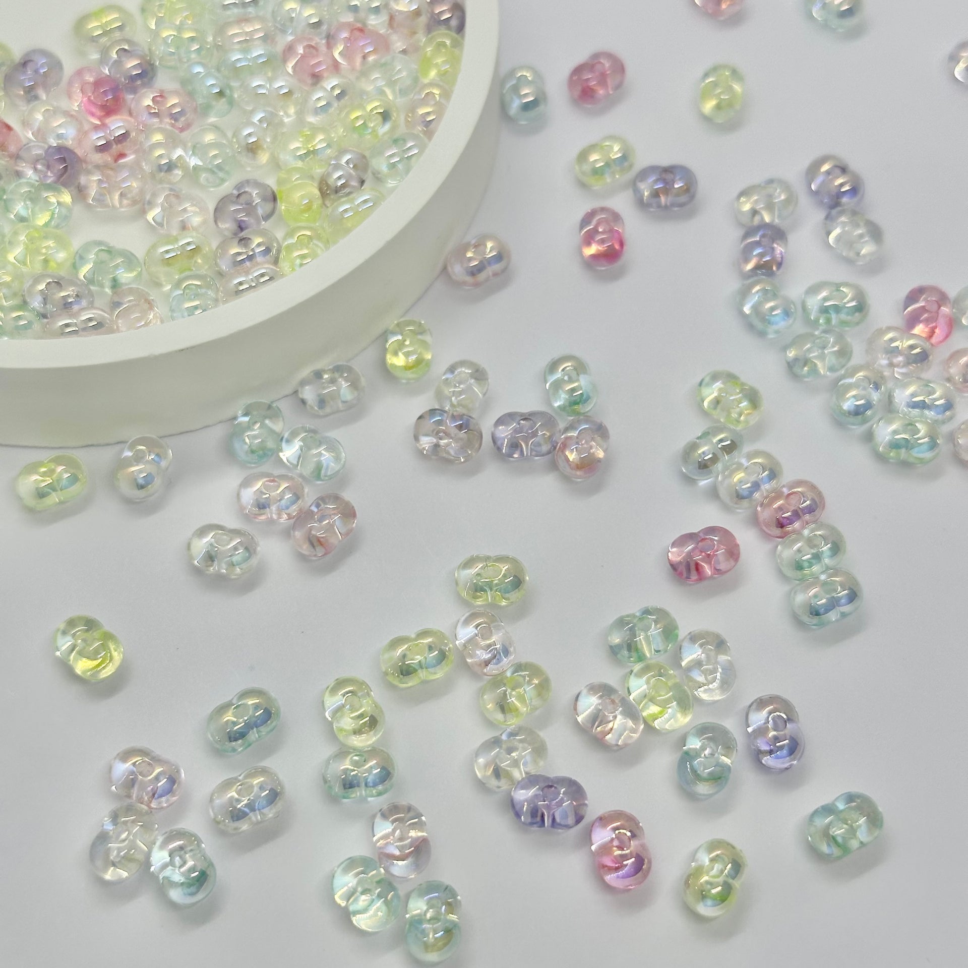 Perles AB : Perles transparentes en forme de cacahuète de couleurs mélangées Perles AB : Perles transparentes en forme de cacahuète de couleurs mélangées