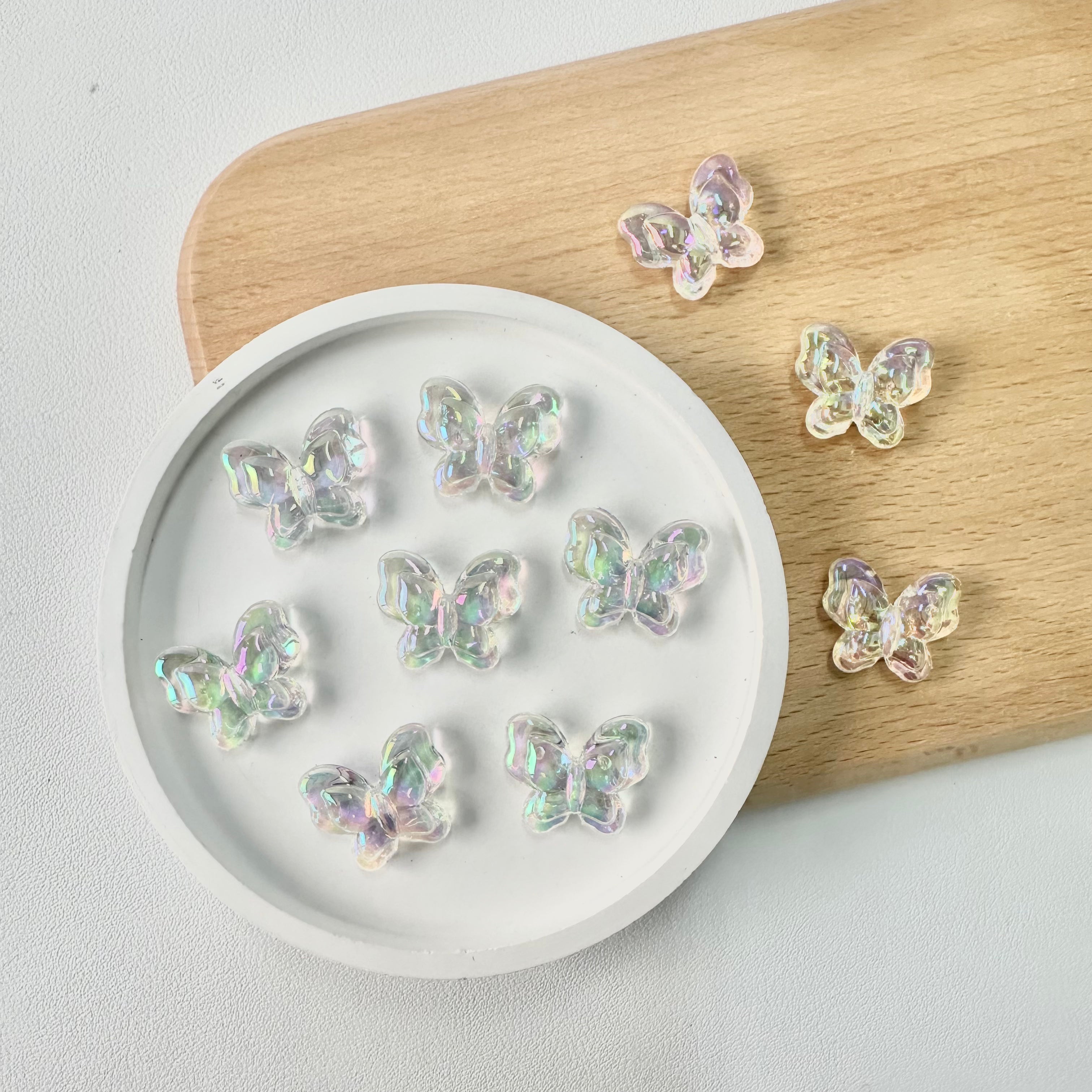 Perles acryliques : Papillon irisé Perles acryliques : Papillon irisé