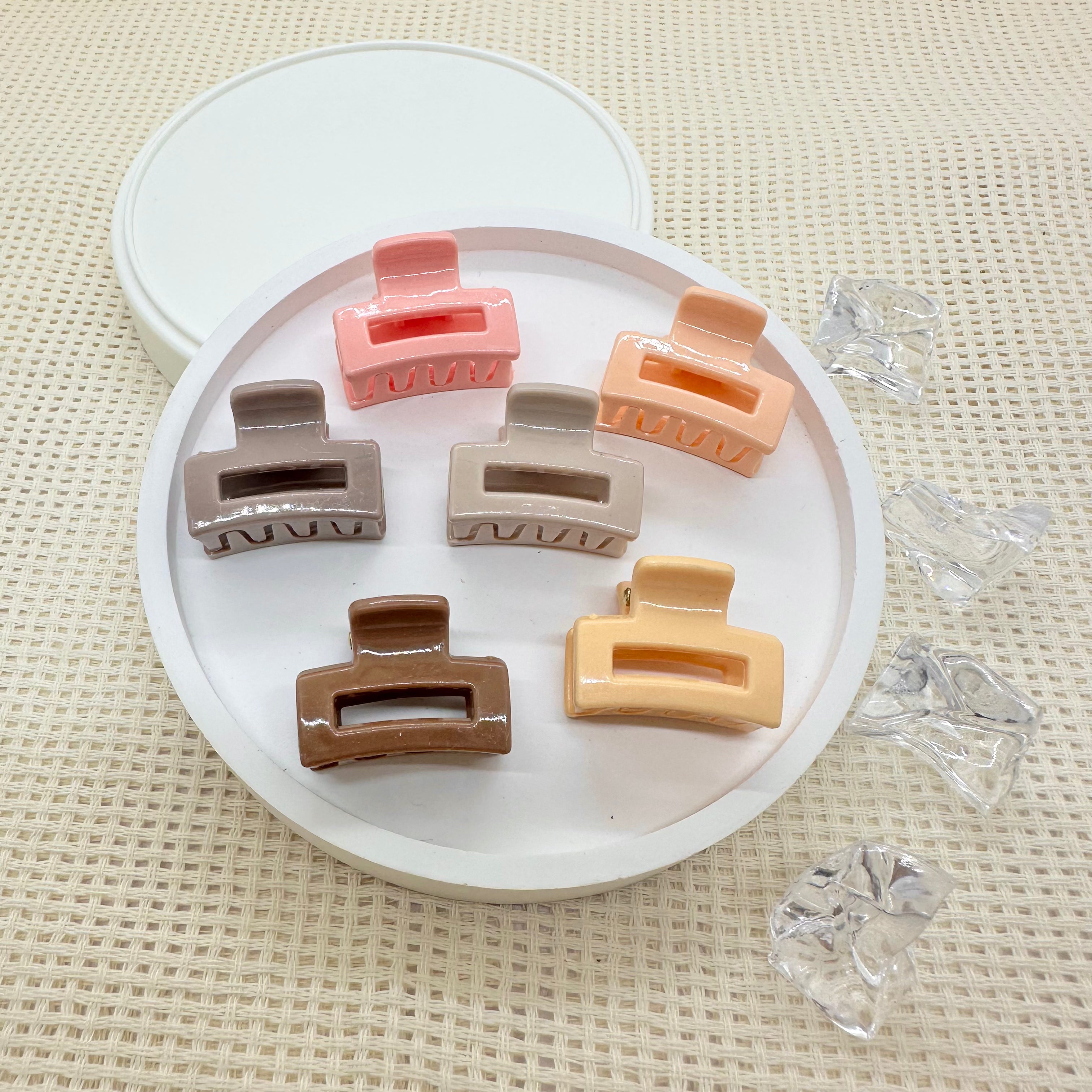 Mini pinces à cheveux : griffe rectangulaire neutre Mini pinces à cheveux : griffe rectangulaire neutre