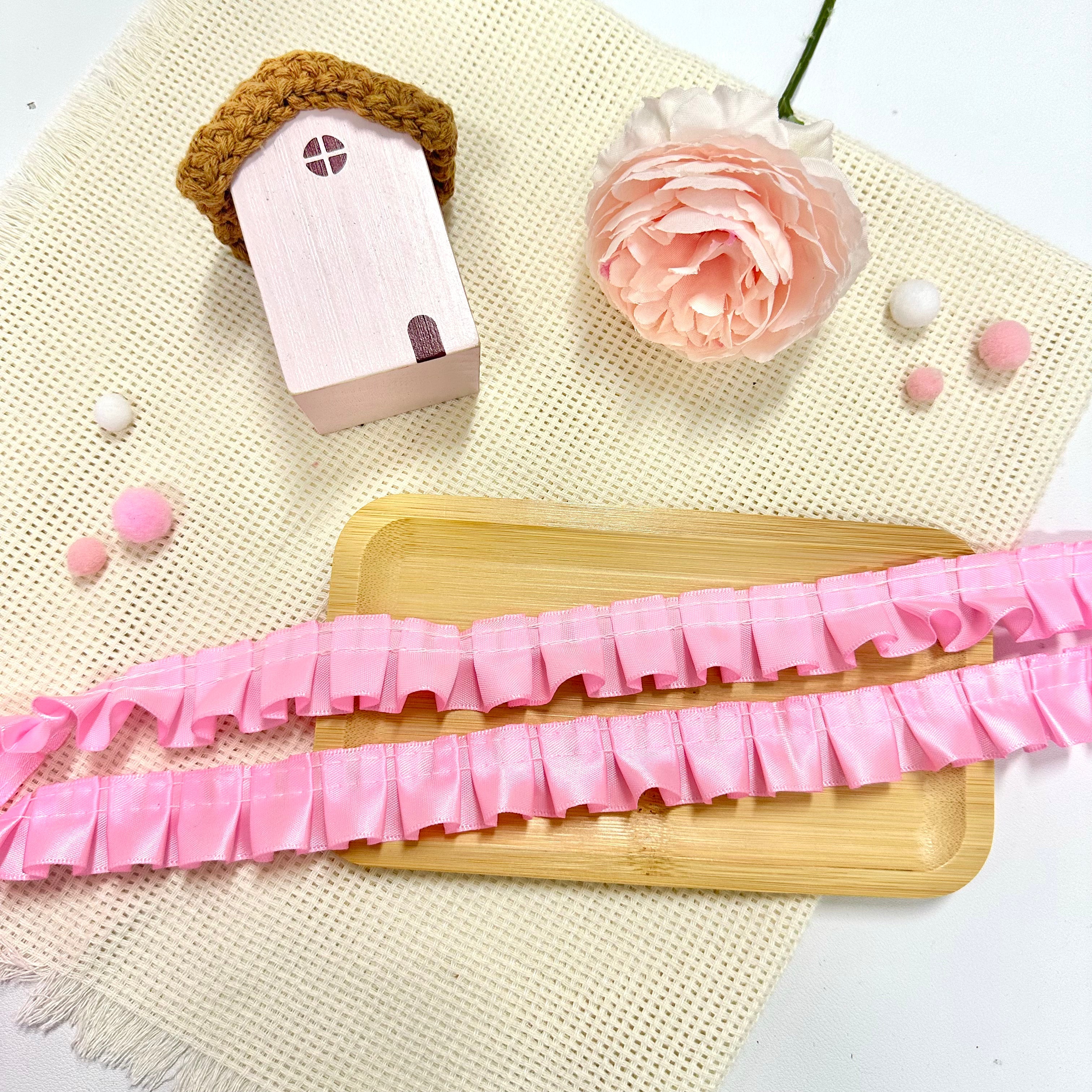 Ruban de satin froncé de 100 cm : rose Ruban de satin froncé de 100 cm : rose