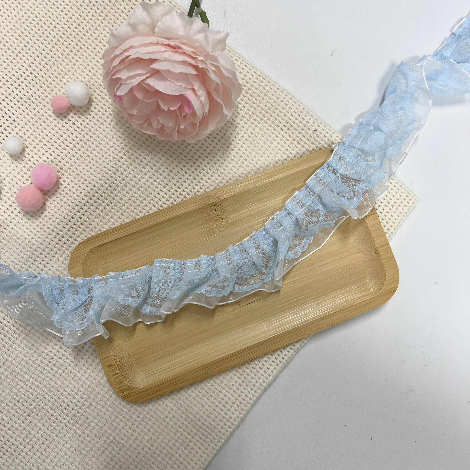 Ruban de dentelle transparent de 100 cm : bleu ciel Ruban de dentelle transparent de 100 cm : bleu ciel